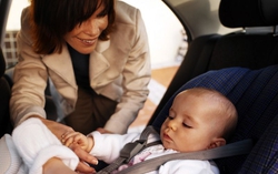 Kinh nghiệm chăm sóc bé khi đi đường xa